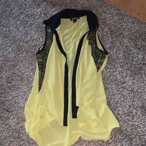 Sleeveless dress shirt